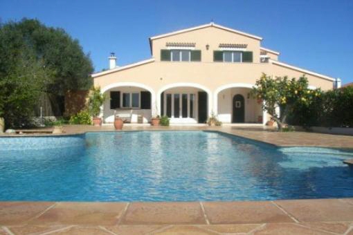 villa in Es Castell for sale
