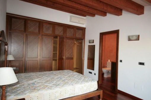 Elegant bedroom