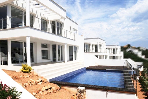 New and modern chalet with swimming pool