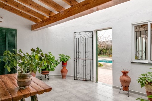 Access to the pool of the property