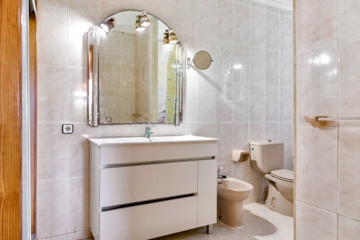 Another bathroom