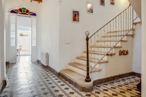 The colourful tiled floor gives the house a special charme