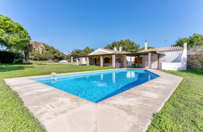 Idyllically-situated finca with pool in a countryside location near Ciutadella
