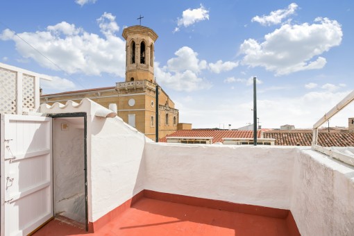 Spectacular, 2-storey house with roof terrace in the centre of Mahon