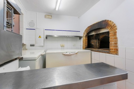 Kitchen with baking oven