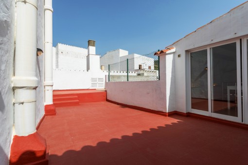 Roof terrace on the upper level