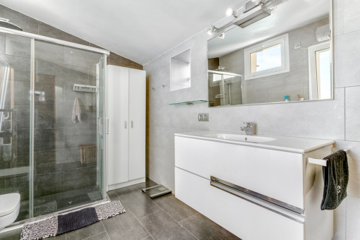 One of 3 bathrooms