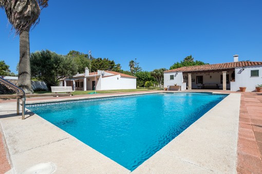 Beautiful finca with 2 living units and a large garden neat Santandria
