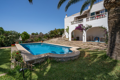 Pool and garden with natural shade