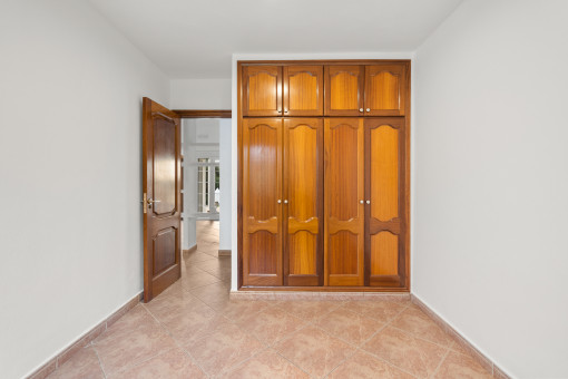 Bedroom with buil-in wardrobe