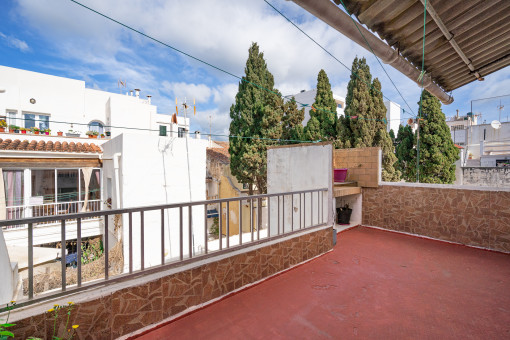 Large house with 5 bedrooms and terrace in the centre of Mahon