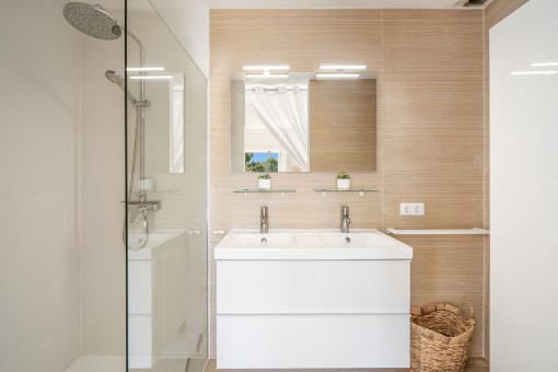 Modern bathroom