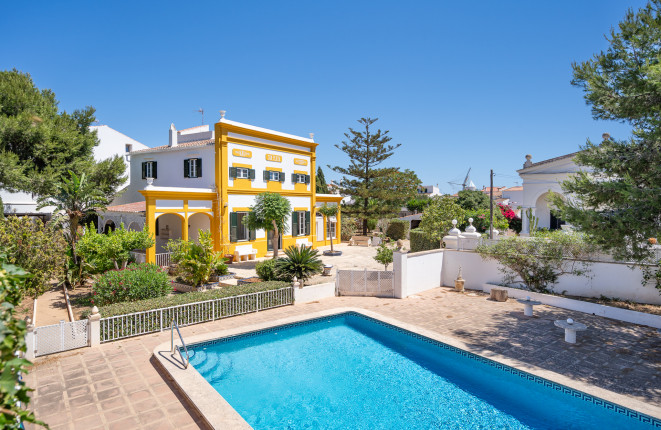 Splendid 1907 manor house with swimming pool...