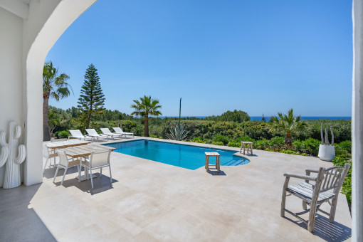 Small finca paradise with pool and panoramic views to the sea in the hills of Sant Lluis, Binisafua
