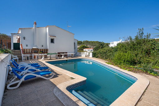 Pool area with many possibilities