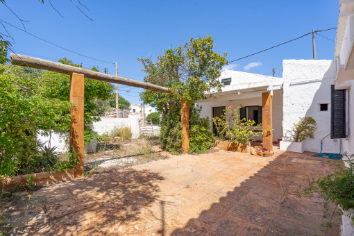 Authentic Menorcan house requiring renovation in S'Uestra, near to Sant Lluís and the beaches of the south-east.