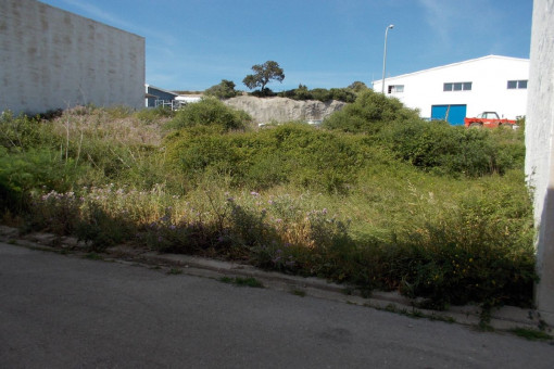 Two adjoining building plots on the industrial estate of Alaior