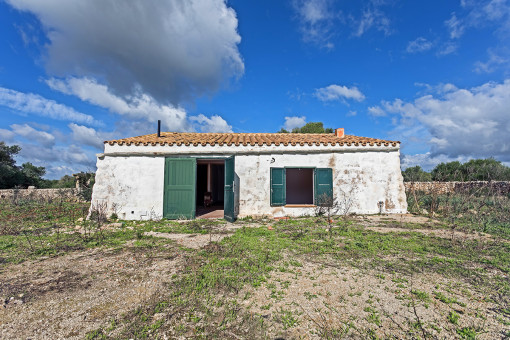 Agricultural property with 22 hectars of fertile land with 3 buildings which require restoration in San Clement